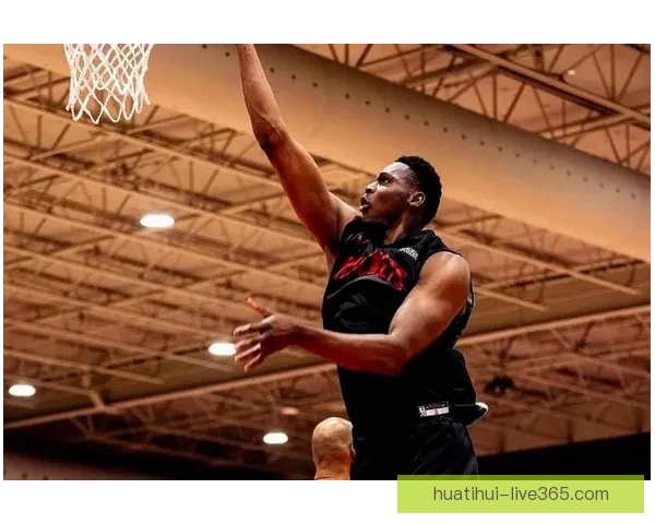 以太拉了 火箭3月三分命中率倒数 伊森16中1表现惨淡引发热议